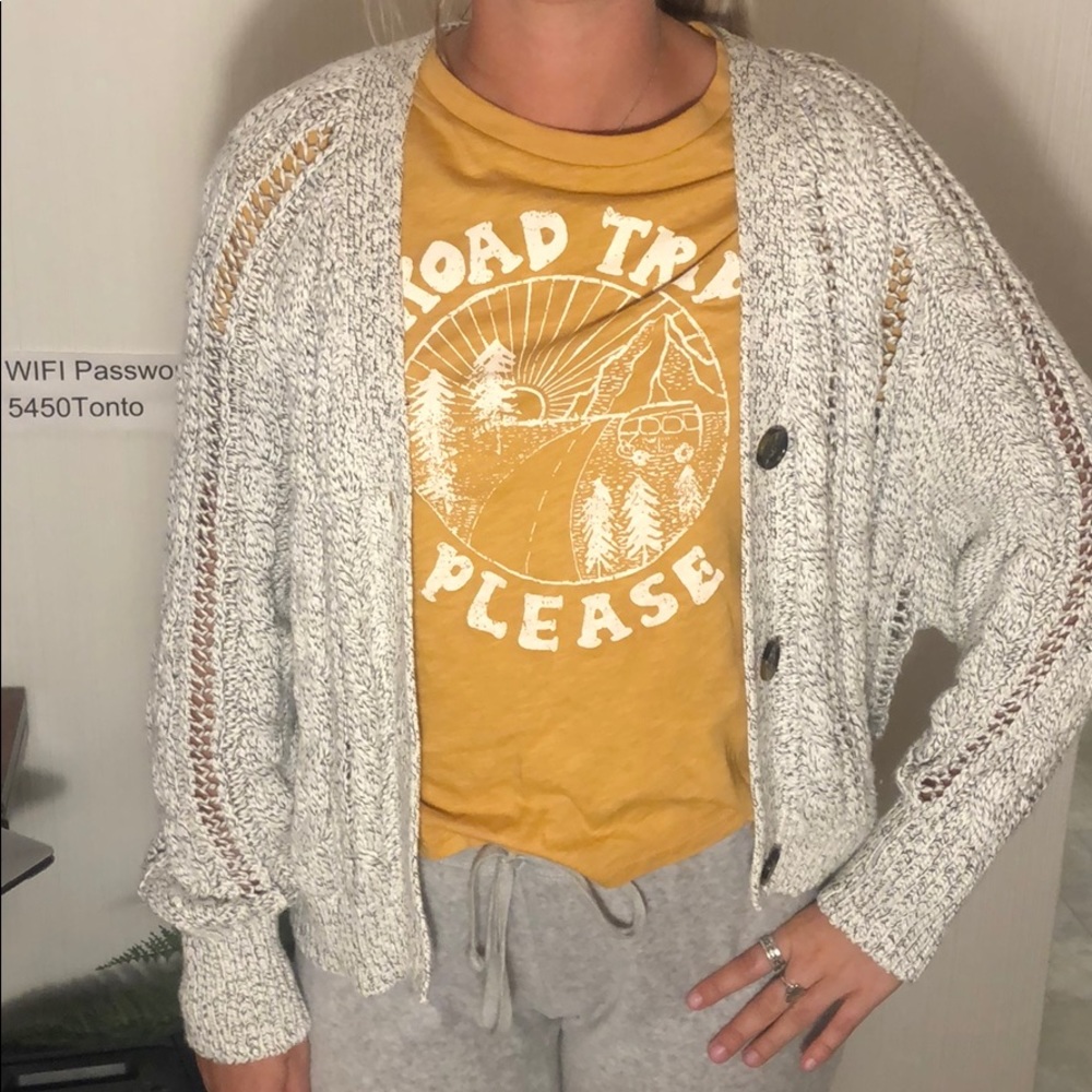 White and gray short cardigan